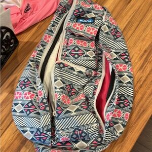 Kavu Geometric Sling Bag in Pink and Black
